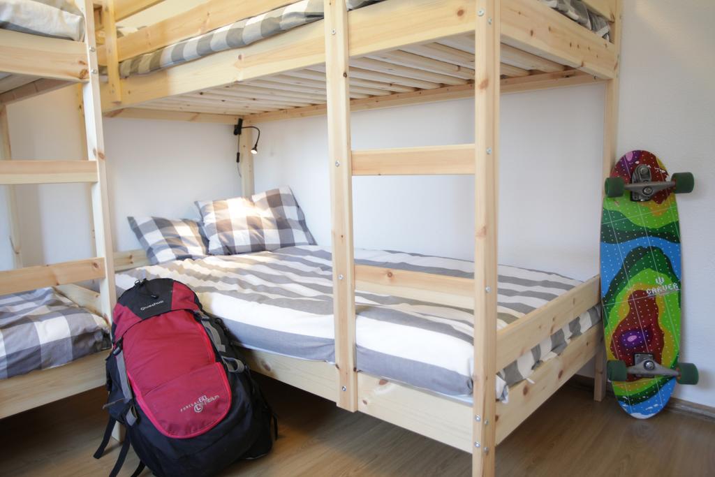 Moka Surfhouse Hostel Ericeira Bilik gambar