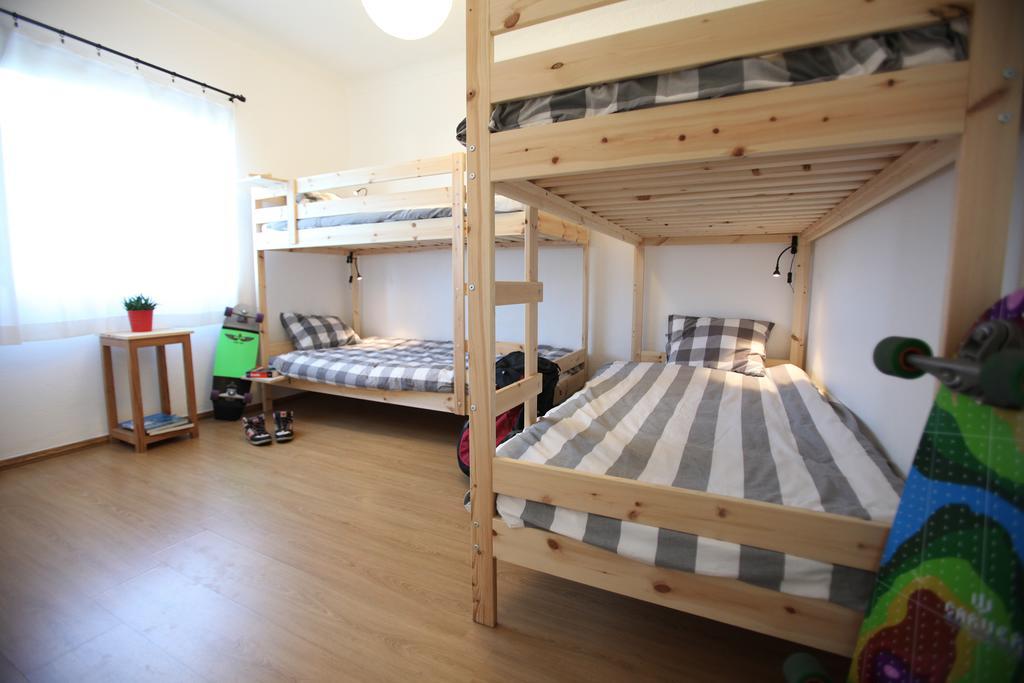 Moka Surfhouse Hostel Ericeira Bilik gambar